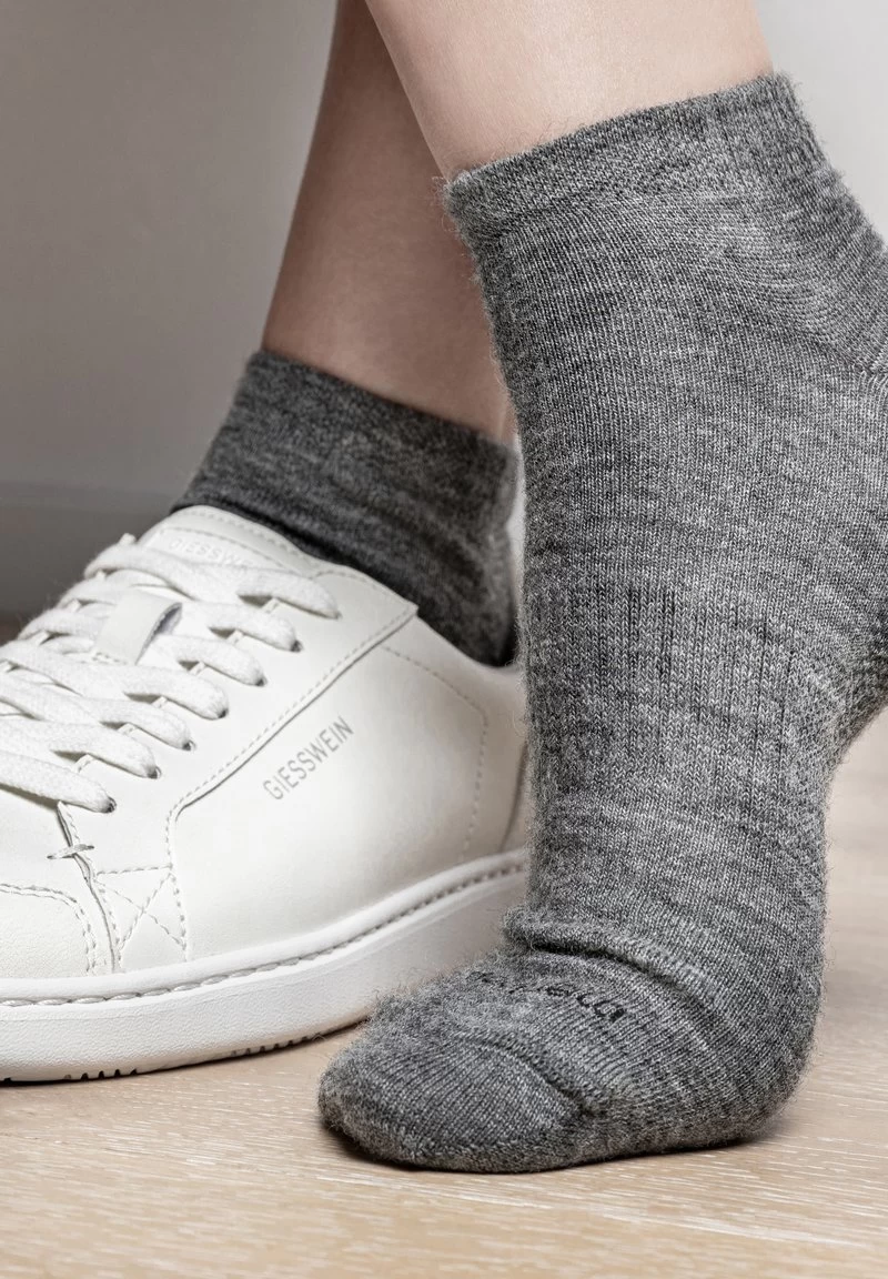 Giesswein ORGANIC SNEAKER SOCKS 3ER-PACK - Socken - Schiefer 6 Giesswein ORGANIC SNEAKER SOCKS 3ER-PACK - Socken - Schiefer – Bild 4